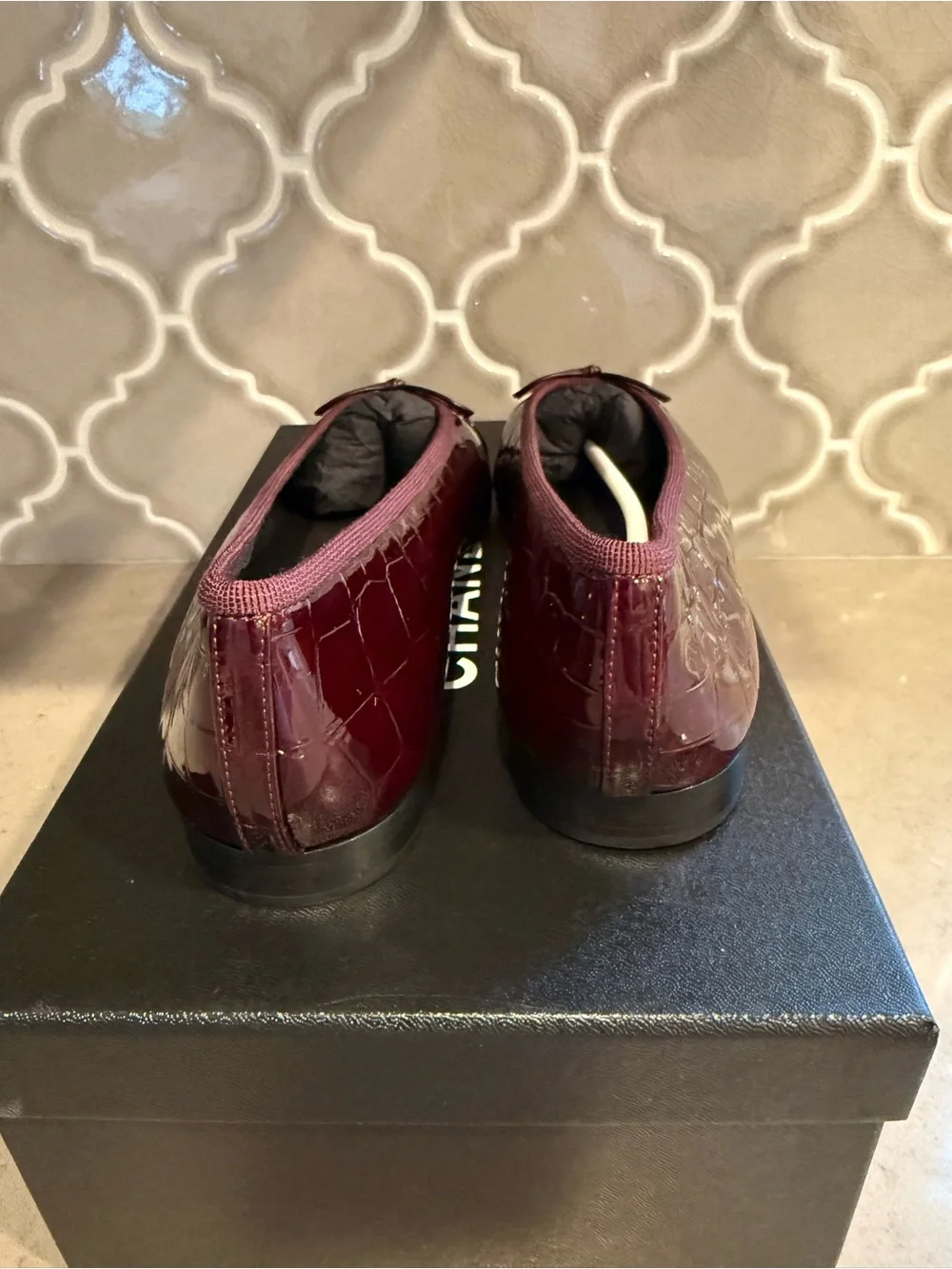 BNWT Chanel 26A Croc Embossed Patent DK Burgundy/Black Ballet Flat Size 36